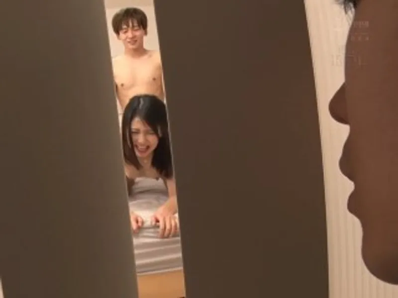 Thanh niên đang vụng trộm với chị nhà cạnh bên thì anh người chồng về...