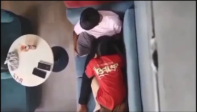 Quay lén eny bú mút cho tình nhân nơi công cộng