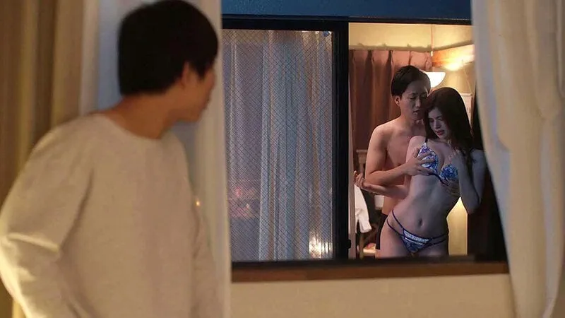 Nhìn chị nhà kề bên nắc hàng đêm