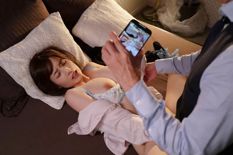 Tiền bối chuốc thuốc em thư ký bắt nắc cả đêm khi đi làm ăn xa