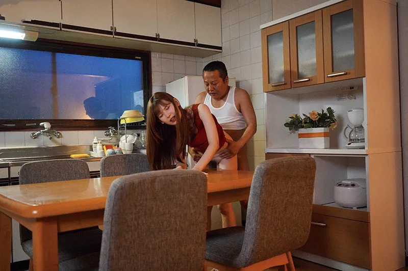 Con gái bị ông xã mới của mẹ quan hệ mỗi ngày, cho dù đã có người yêu