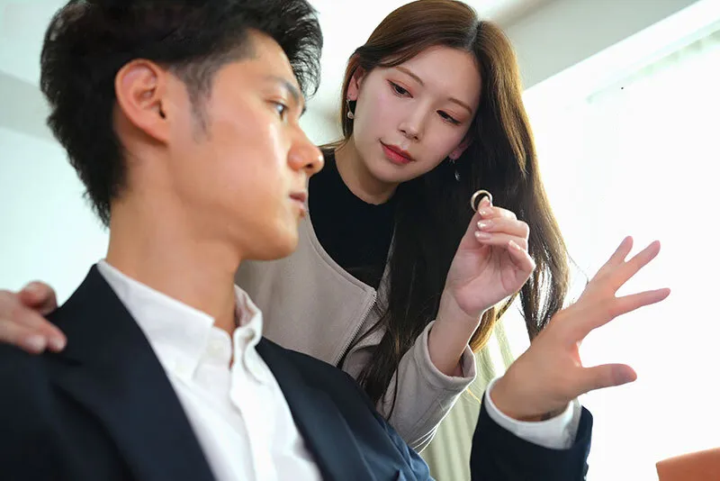 Người vợ đi đi chơi, ông xã ở nhà bị nhỏ em người vợ gạ quan hệ không trượt phát nào